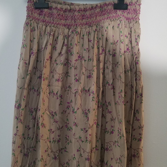 Floral skirt - Picture 2 of 3